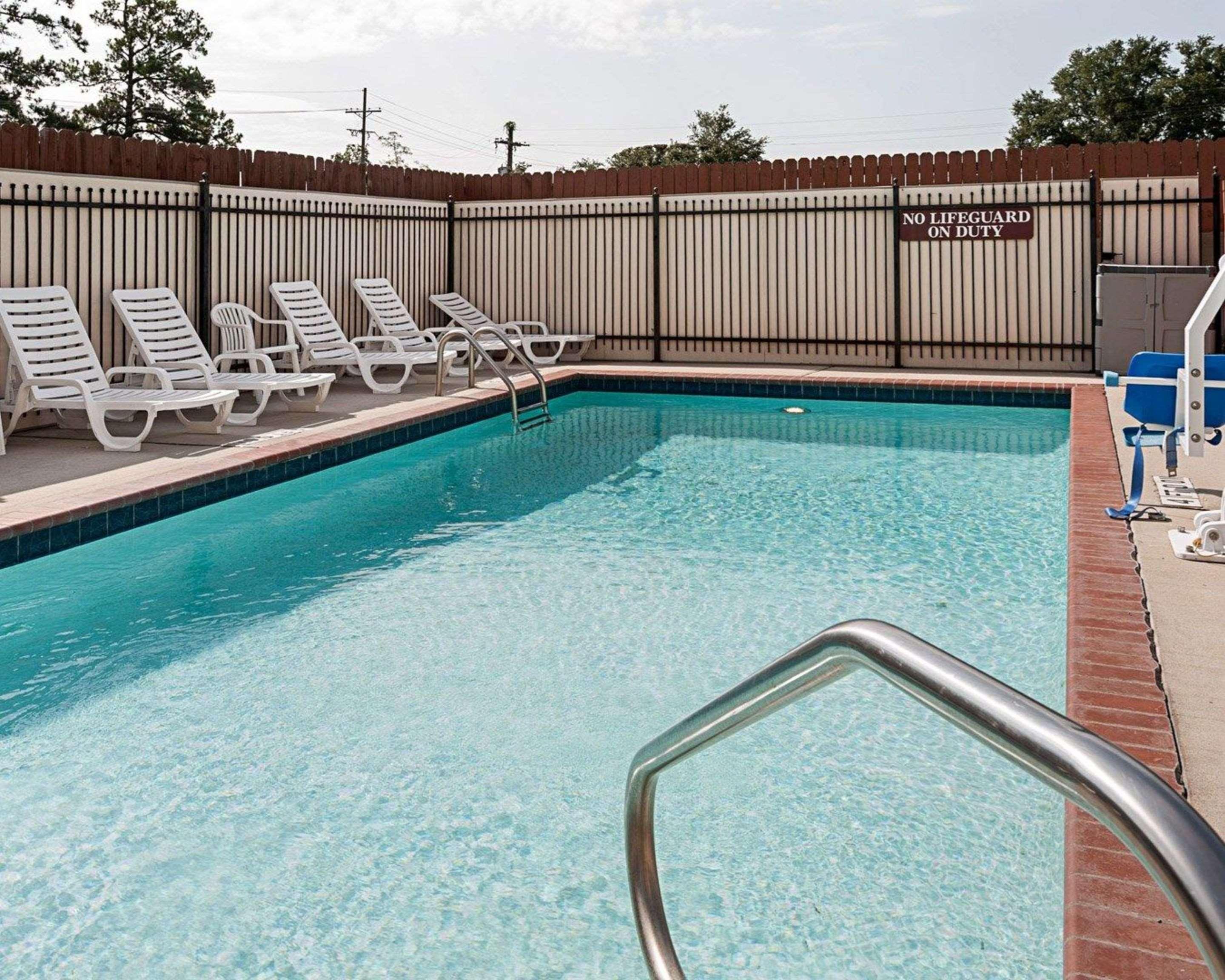 Comfort Suites Lake Charles Exterior photo