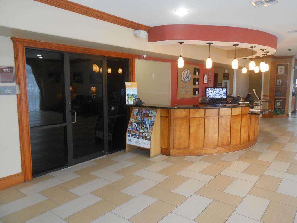 Comfort Suites Lake Charles Exterior photo
