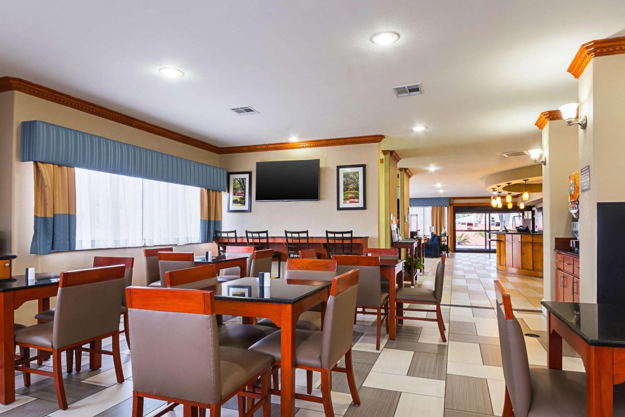 Comfort Suites Lake Charles Exterior photo